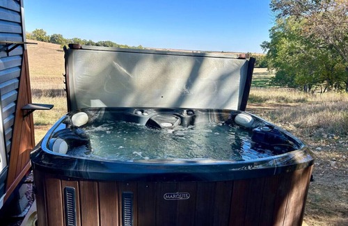 Burbank Apartment | Magnolia Tiny House: Private Hot Tub, Lovely Views