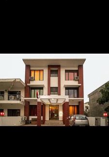 South City I House | Mahakaya, Sector 31