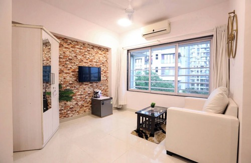 Kandivali East Apartment | Mahindra & Mahindra-2 bedroom/wifi /Comp Breakfast