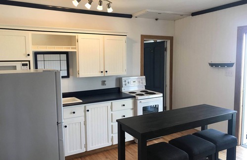 Mahone Bay Apartment | Mahone Bay NS - Town Center 2 Bedroom Apt. - Close to Oak Island