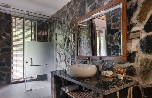 Lac Village Hotel | Mai Chau Mountain View Resort