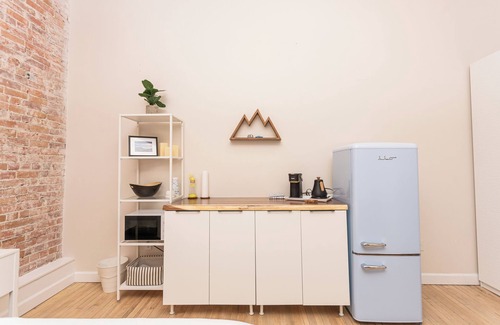Old West Side Apartment | Main & Liberty Downtown Studio Loft , 1BD, WiFi, AC