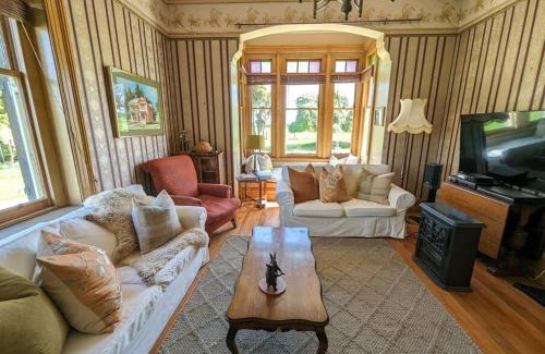 Conical Hill Bed & Breakfast | Mainholm