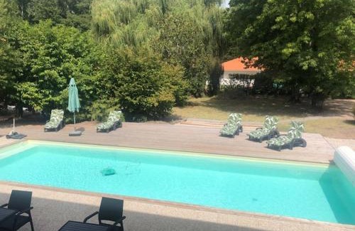 Labouheyre House | Maison Art Deco-5 salles de bains, 1 suite, piscine, clim, parking
