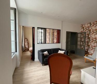 Saint-Flour House | Maison Côté Halle L'Artiste
