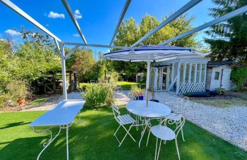 Courtonne-la-Meurdrac House | Maison charmante avec jacuzzi et cours d'eau