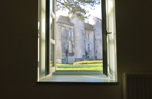 Verges Cottage | Maison Dans le Parc D'un D'un Château : Lacs, Balades, Tourisme