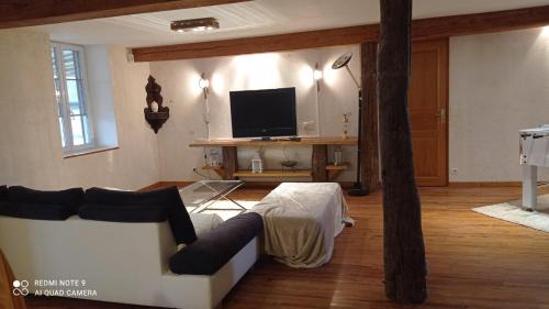 Gannay-sur-Loire Villa | Maison de ferme au calme jusqu'à 10 personnes