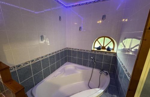 Haut-Bocage House | Maison de ferme restaurée avec mini ferme, terrasse et grand jardin près de la Vallée du Cher - FR-1-489-270