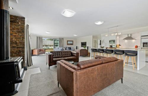 Lake Hawea House | Maison de Maude - Lake Hawea Holiday Home