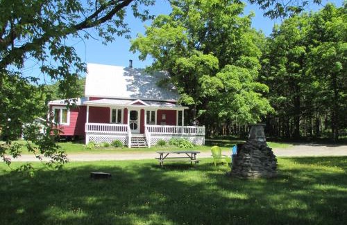 Saint-Philemon House | Maison Du Vieux Chemin