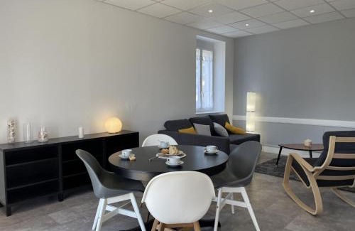 La Chabanne House | Maison moderne avec vue montagne Bourbonnaise - FR-1-489-341