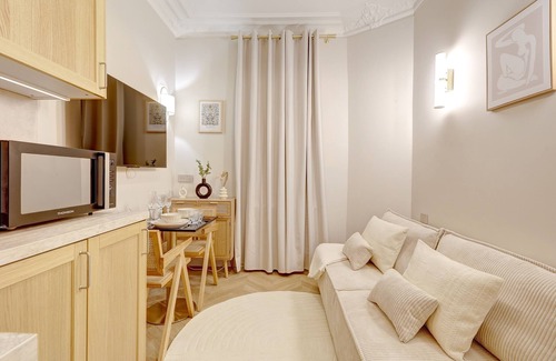Quartier de la Folie-Mericourt Apartment | Maison République