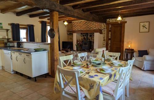 Massignac House | Maison spacieuse avec jardin privé à Massignac - FR-1-653-213