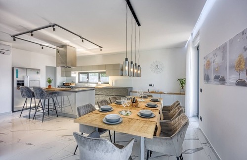 Viskovo Villa | Majestic View Villa in Viskovo