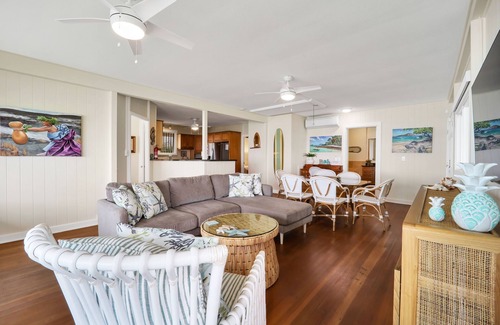 Waimanalo Beach House | Makapu’u Hale, Literally oceanfront! VIEWS! A/C, 2 bedroom/2 bath