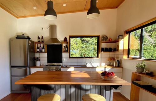 Makarora House | Makarora Bach - Sunny house with spectacular mountain views. Sleeps 6 plus pets.