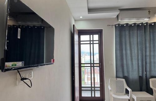 Dehradun Apartment | Makhloga Stays