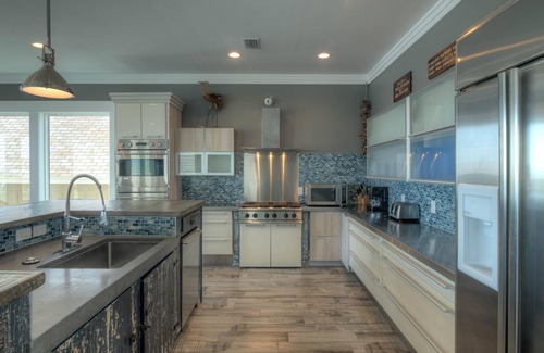 Biltmore Beach House | Making Waves - Huge HEATED Beachfront Pool & Hot Tub! Best in PCB!