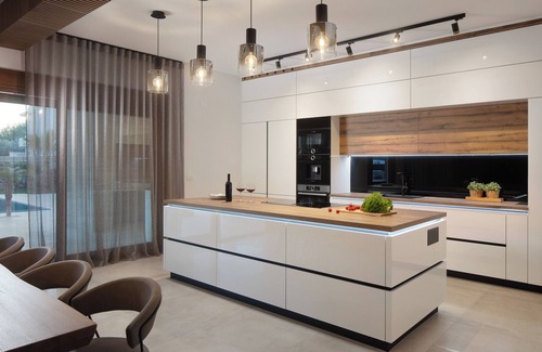 Vir Villa | Malibu Royal