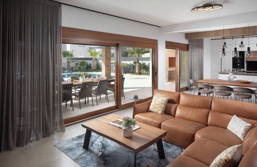 Vir Villa | Malibu Royal