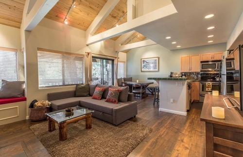 Majestic Pines Condo | Mammoth Basecamp Views & Close to Village & Eagle A/C & Fireplace