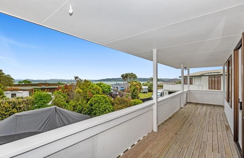 One Tree Point House | Manaia View - One Tree Point Holiday Home
