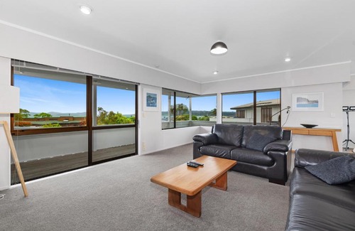 One Tree Point House | Manaia View - One Tree Point Holiday Home