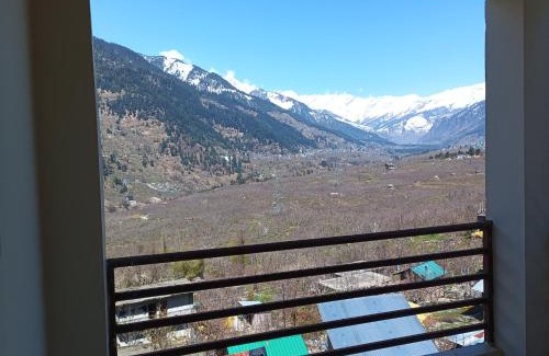 Jagatsukh House | Manali Parvat View