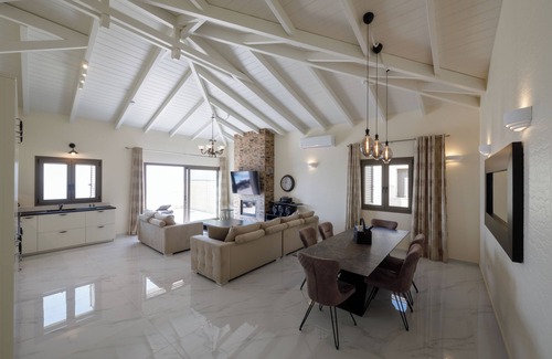 Neochori Villa | Manazil Mani Luxury Villas Estate.n6 bedrooms estate with two private pools.