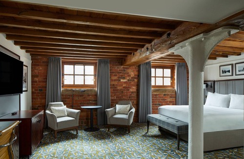 Manchester City Centre Hotel | Manchester Marriott Victoria & Albert Hotel