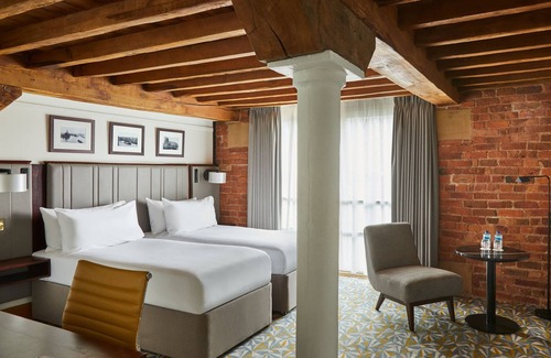 Manchester City Centre Hotel | Manchester Marriott Victoria & Albert Hotel