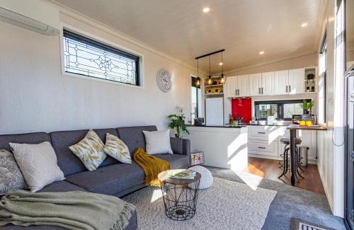 Rangataua House | Mangateitei Views - Rangataua Tiny Home