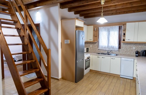 Omales Ski Chalet | Mani Sea & Stone House, Sea Views & Authentic Charm