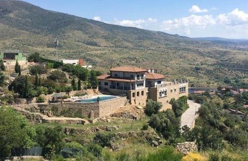 El Tiemblo Villa | Mansión con Jacuzzi a 40 grados, gran piscina y Pádel