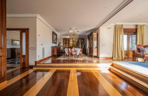 El Tiemblo Villa | Mansión con Jacuzzi a 40 grados, gran piscina y Pádel