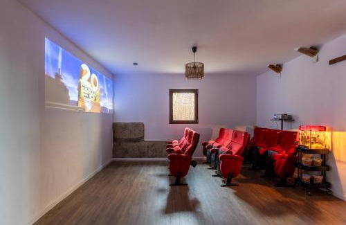 Guadalajara Villa | Mansion 35min Madrid - Cine - Piscina - BBQ