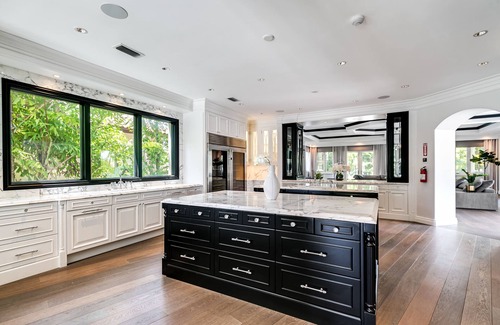 Idlewyld House | Mansion Waterfront Living WOW Luxurious 21,756 SQFT Near Beach