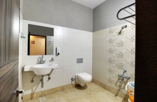 Achal Gadh Hotel | Manwar Garden Resort Mount Abu