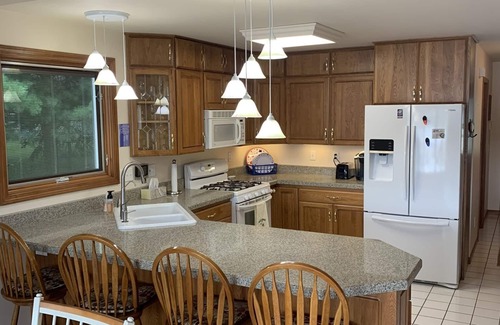 Paw Paw House | Maple Lake 4 Bedroom 2 Bathroom Retreat