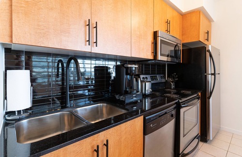 Central Waterfront Hotel | Maple Leaf Square Executive Suite