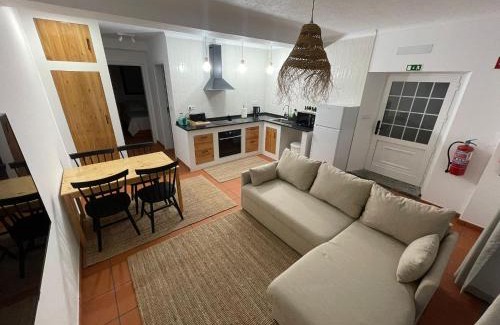 Urzelina Apartment | Mar D'Abstração