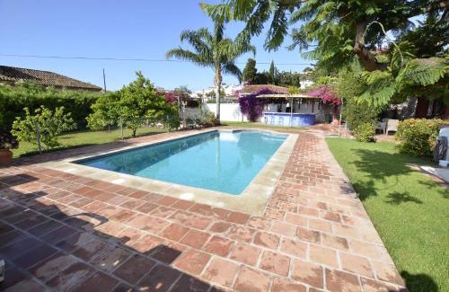 Velilla-Taramay Villa | Maravillosa villa privada con piscina y gran jardín