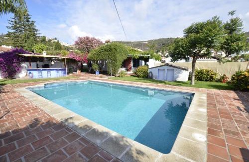 Velilla-Taramay Villa | Maravillosa villa privada con piscina y gran jardín