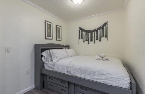 North Central House | @ Marbella Lane - Adorable and Quiet Studio