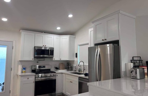 Harbor House | @ Marbella Lane - Lovely DWNTN Getaway | LongBeach