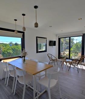 Quequen House | Maresia Quequén Dos habitaciones, un baño y un toilete Ubicada a 100 m del mar