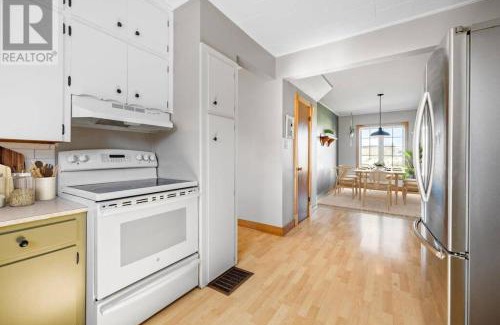Margate House | Margate Homestead 'Art House'/views/beaches/golf