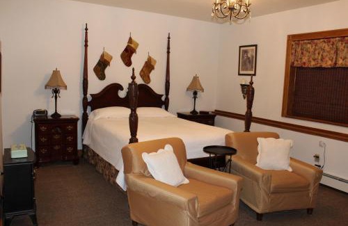 Campbell Park Bed & Breakfast | Maria's Creekside B&B