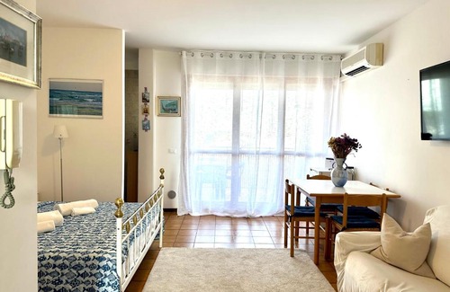 Aprilia Marittima Apartment | Marina Bay View Apartment